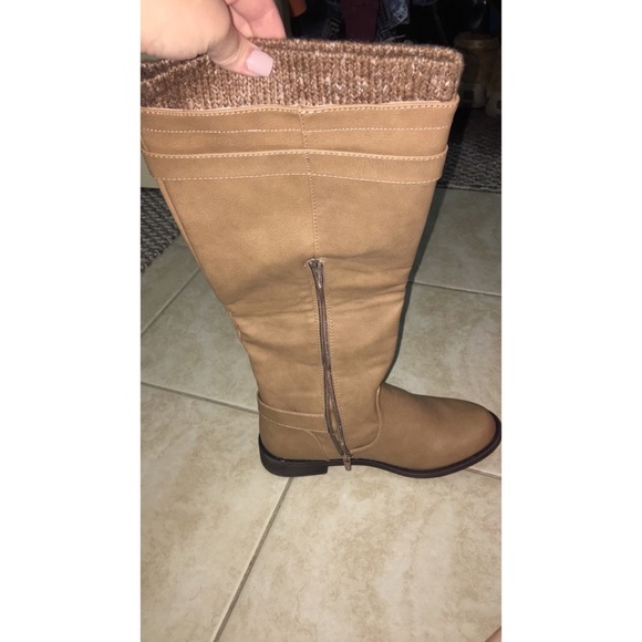 Shoe dazzle, tan flat heel riding boots. - Picture 2 of 4